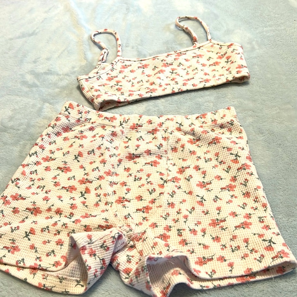 Edikted sleep wear small floral comfortable.